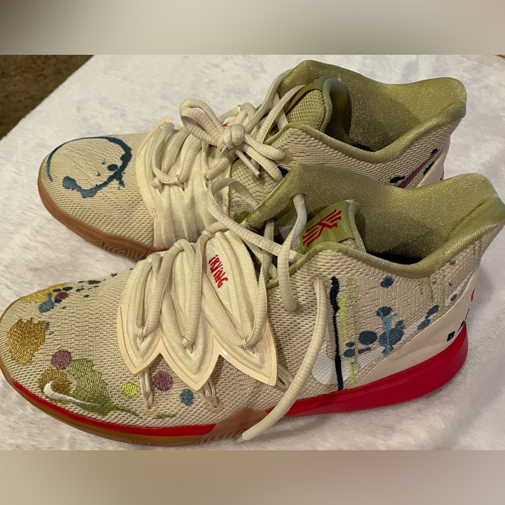 Bandulu X Nike Kyrie 5, embroidered splatters, size 7/40 basketball shoes